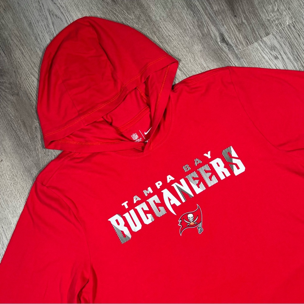 Tampa Bay Buccaneers Nike‎ On-Field Short Sleeve Hoodie Tshirt Mens Medium Red